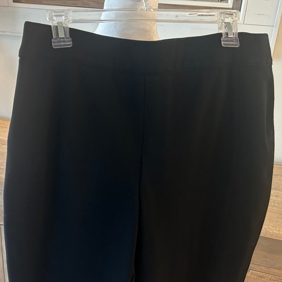 Women’s Spanx pants - Picture 2 of 3